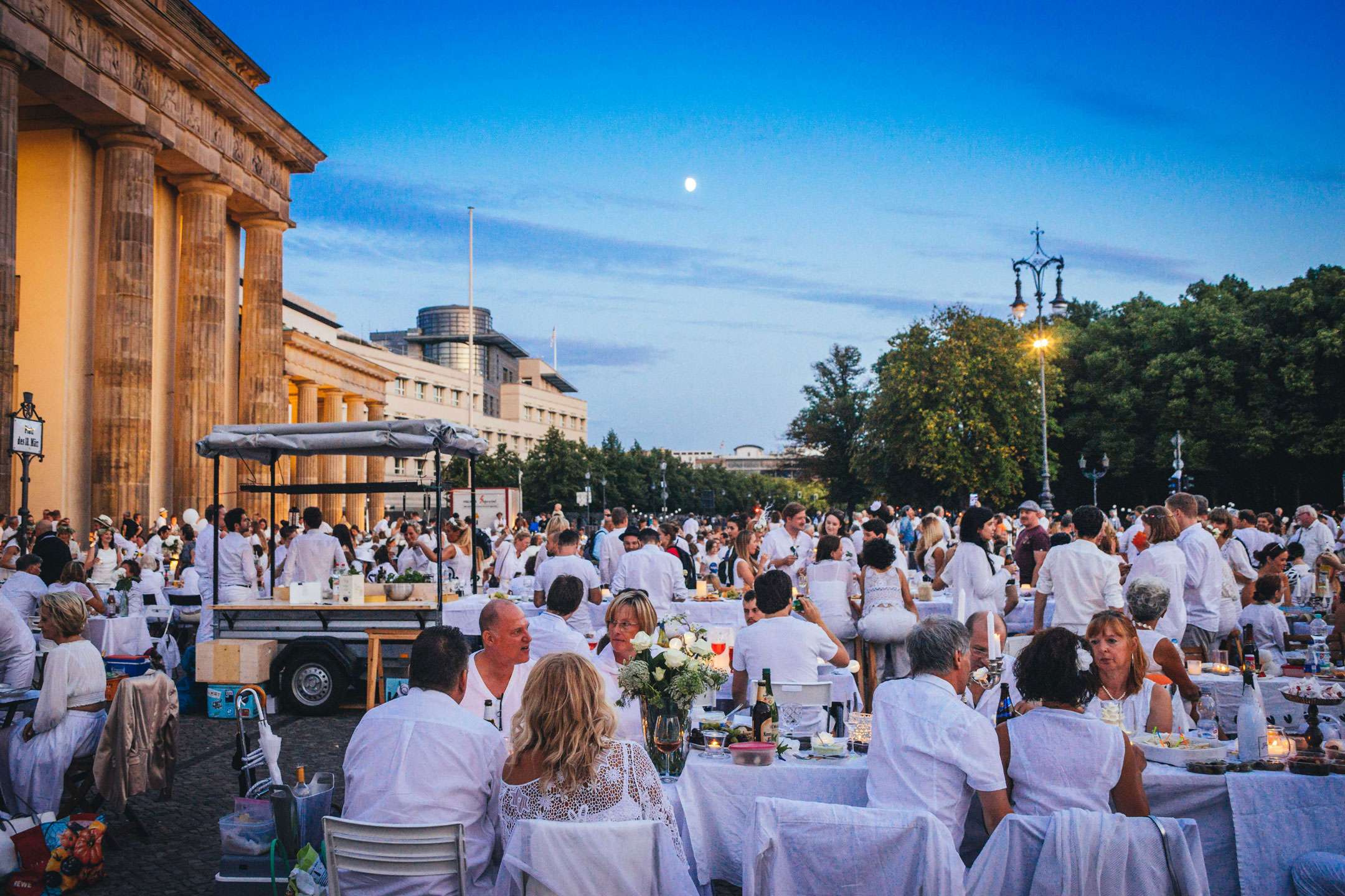 Events 5 Brandenburger Tor mit White Dinner als Flashmob Event