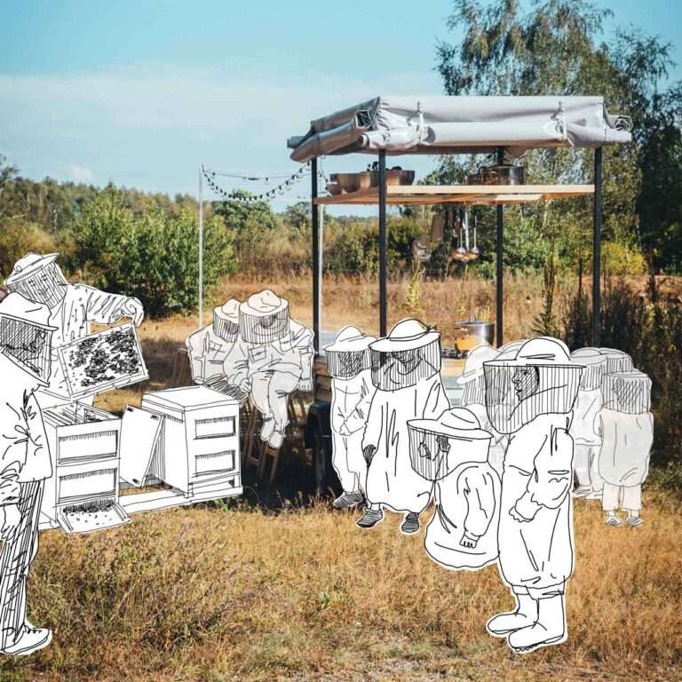 Bienenstock mit Imkern im Freien